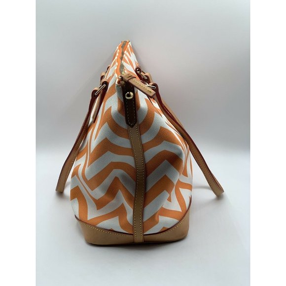 DOONEY & BOURKE: EUC; CHEVRON BAILEY TASSEL TOTE WITH WALLET - XLARGE CARRYALL - Picture 2 of 8